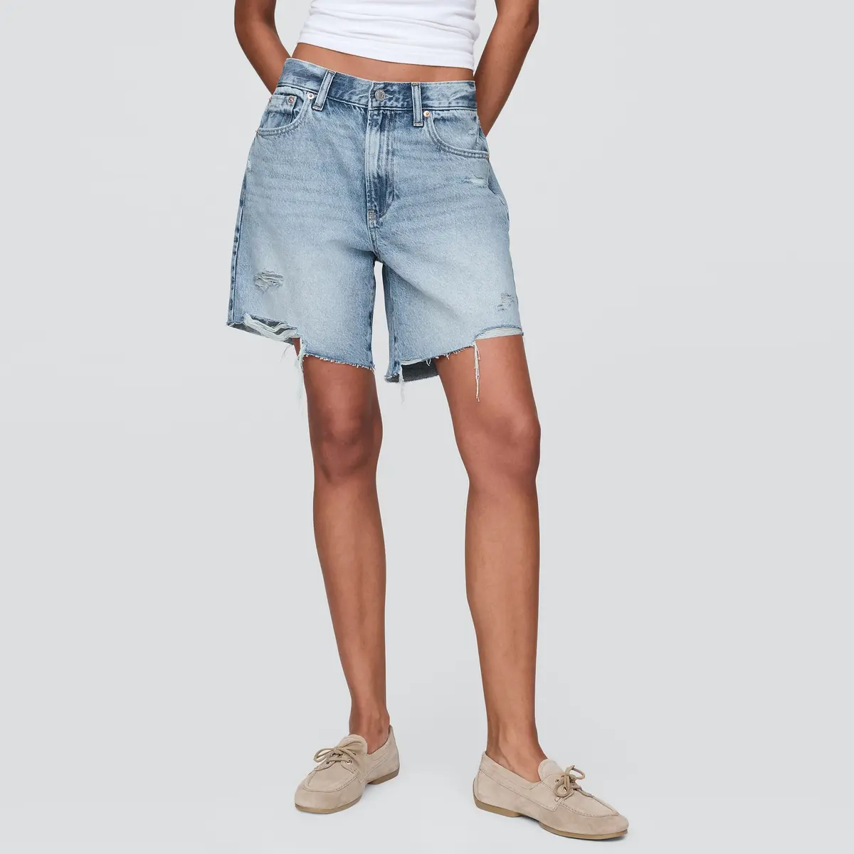 Джинсовые шорты женские светлая стирка GAP, Light Washed — фото 4