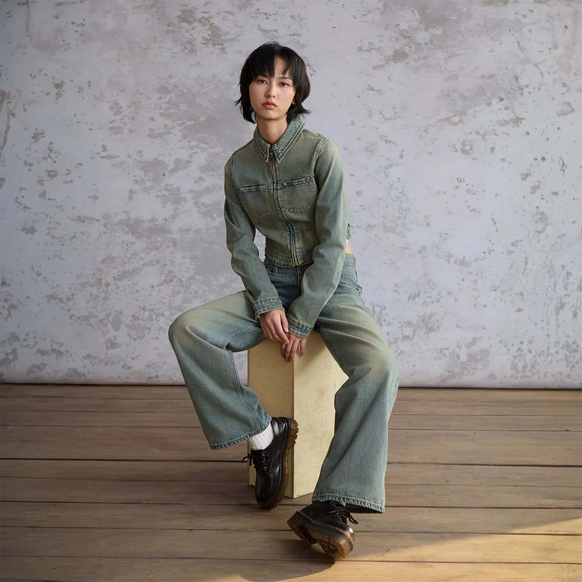 Джинсовая куртка женская light blue, с отложным воротником, прямой крой Levis — фото 4