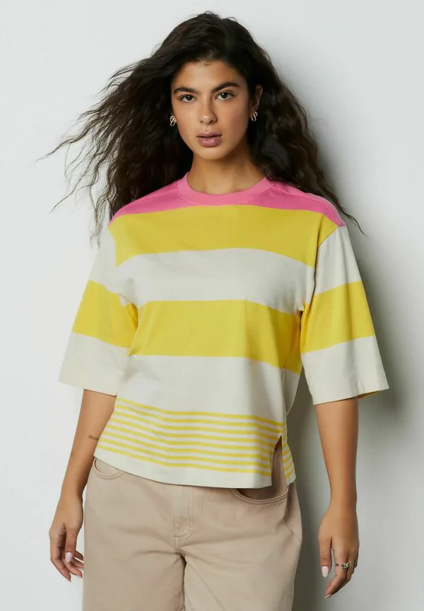 

Свободная футболка свободного кроя с круглым вырезом и длиной до локтя. Next, Yellow/Pink Stripe, Желтый, Свободная футболка свободного кроя с круглым вырезом и длиной до локтя. Next, Yellow/Pink Stripe