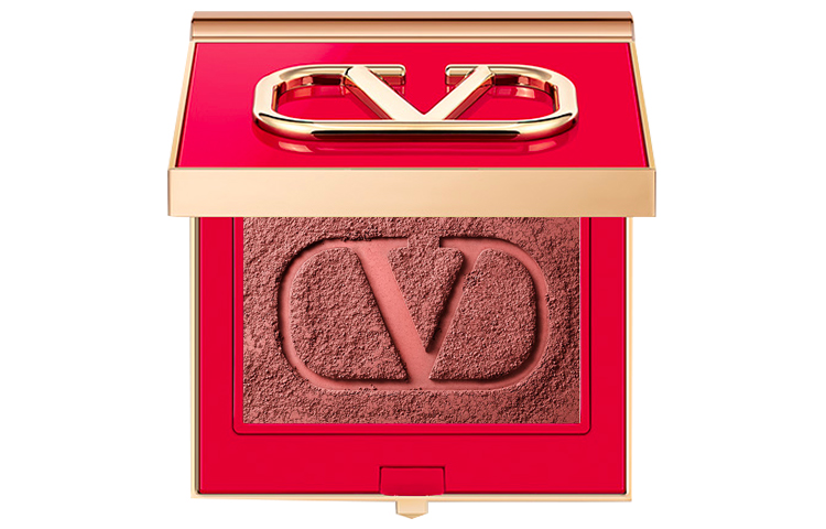 

Фантомные румяна и тени для век легко растушевываются стойкие Valentino