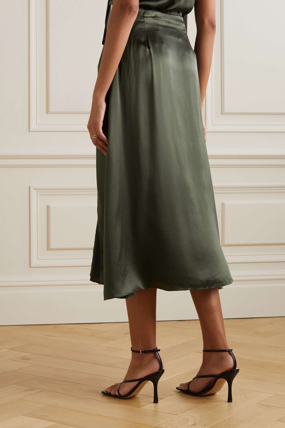 

YOOX NET-A-PORTER FOR THE PRINCE'S FOUNDATION + Юбка миди NET SUSTAIN из органического шелкового атласа с эффектом запаха, зеленый