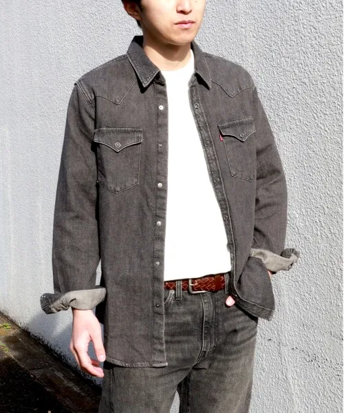 Мужская и женская джинсовая рубашка Levi's — фото 4