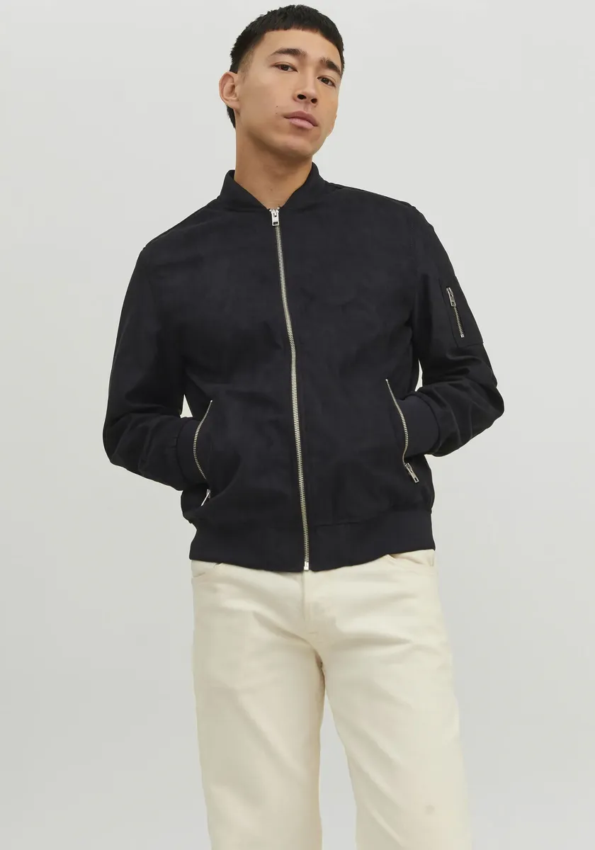 

Блузон Jack & Jones "JJEROCKY ИЗ ИСКУССТВЕННОЙ ЗАМШИ-БОМБЕРА", черный