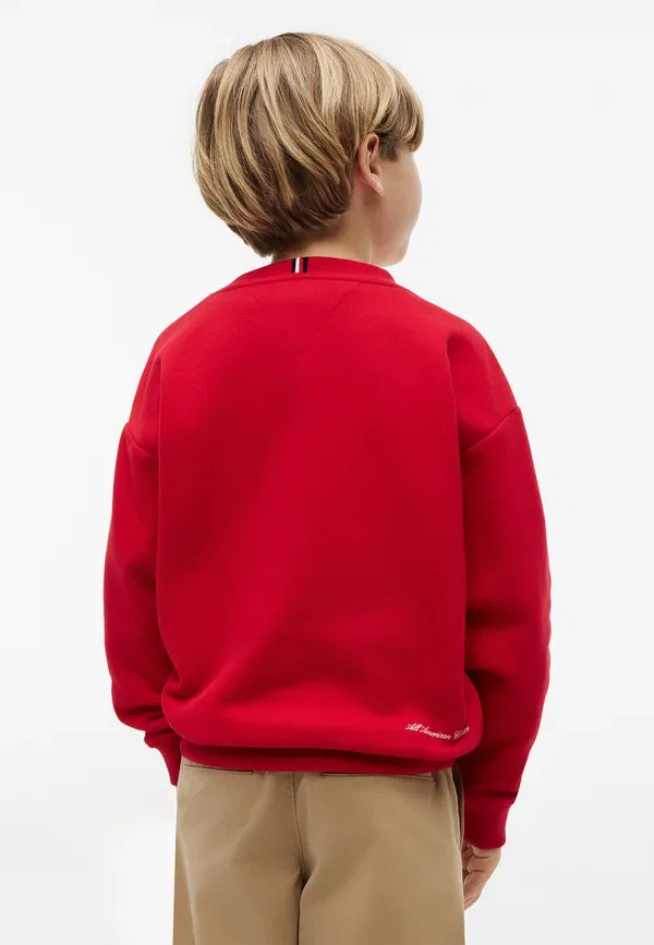 Свитшот Tommy Hilfiger с графическим контуром флага, красный — фото 3