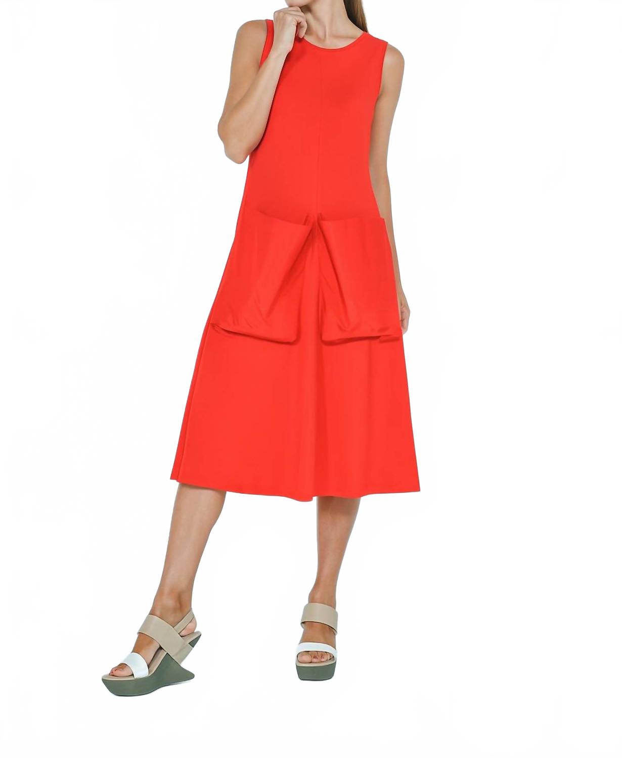 

Женское платье с большими карманами в красном цвете Simply Mila