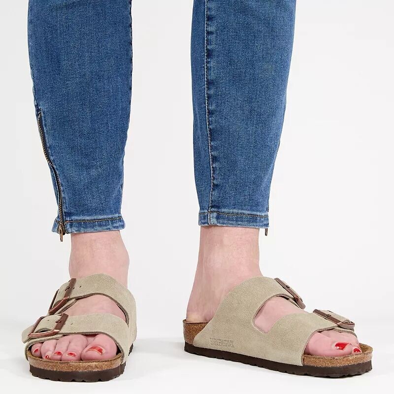 Женские замшевые сандалии Birkenstock Arizona, серо-коричневый — фото 3