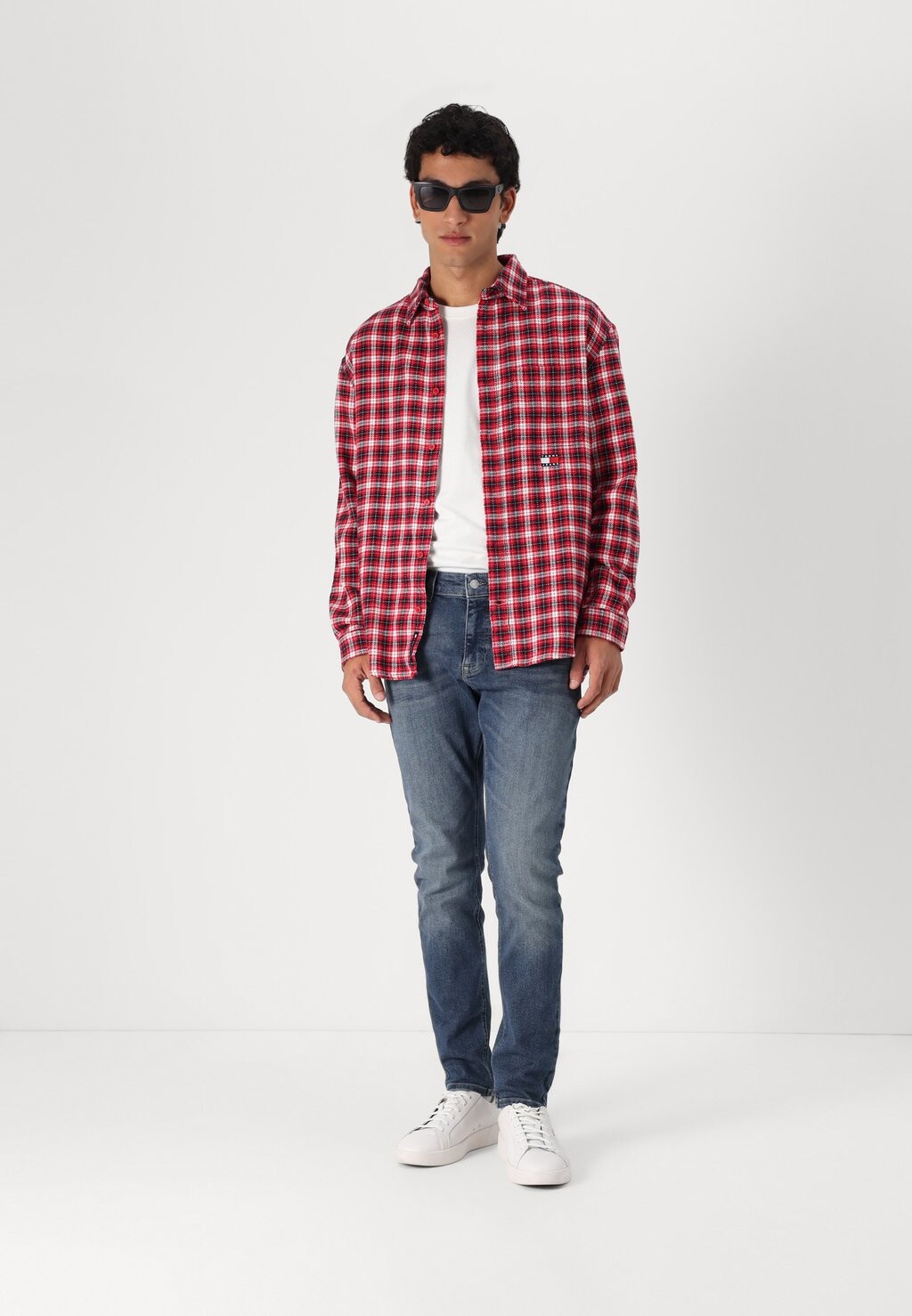 

Рубашка BADGE SHIRT Tommy Jeans, красный