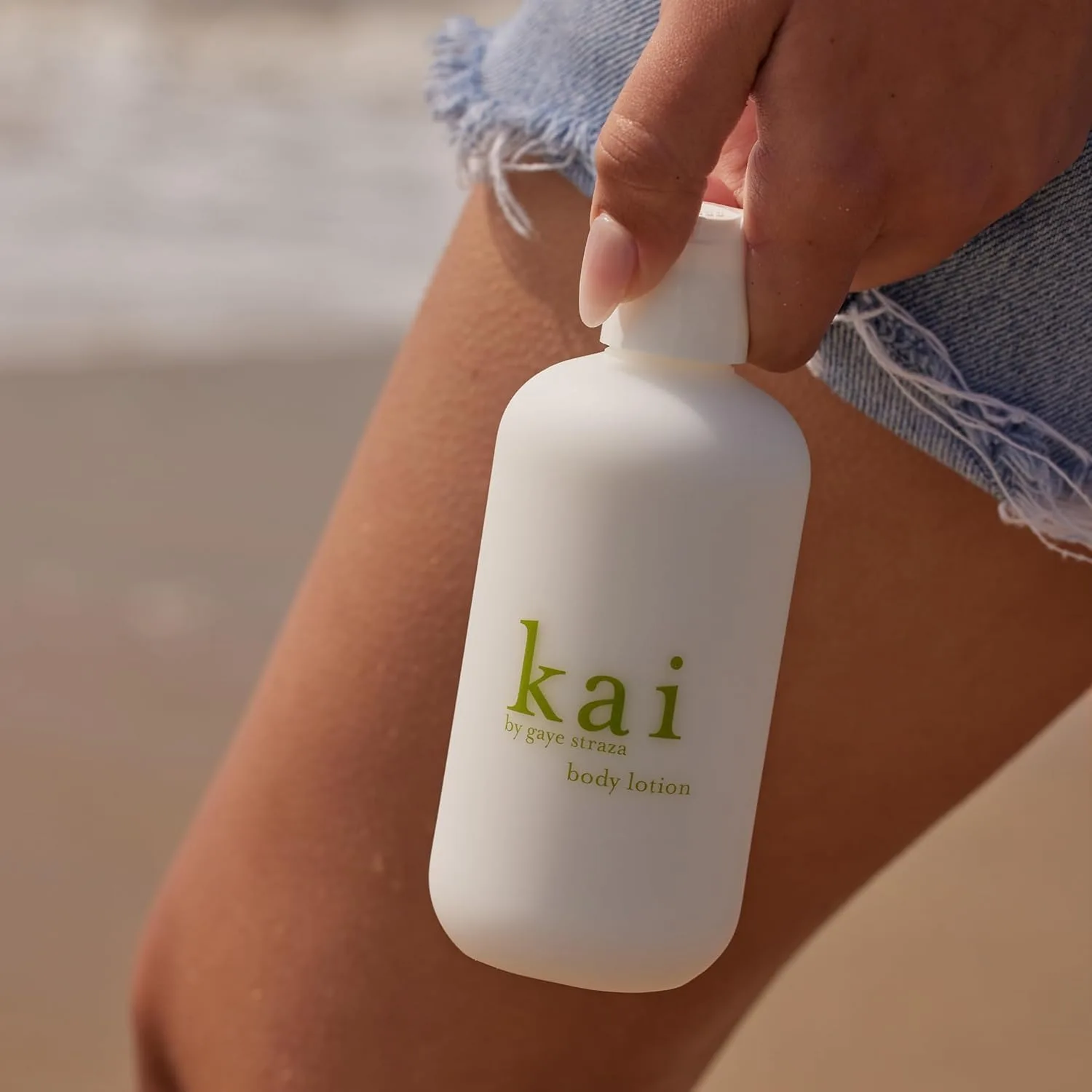 Лосьон для тела kai с питательным маслом ши, аромат свежего и легкого жасмина в обрамлении белых экзотических цветов, 227 г 237 мл (1 шт.), white — фото 3