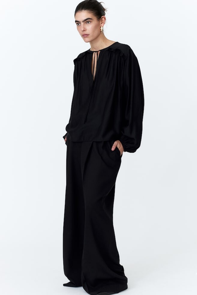 

Блузка с воланами H&M, черный