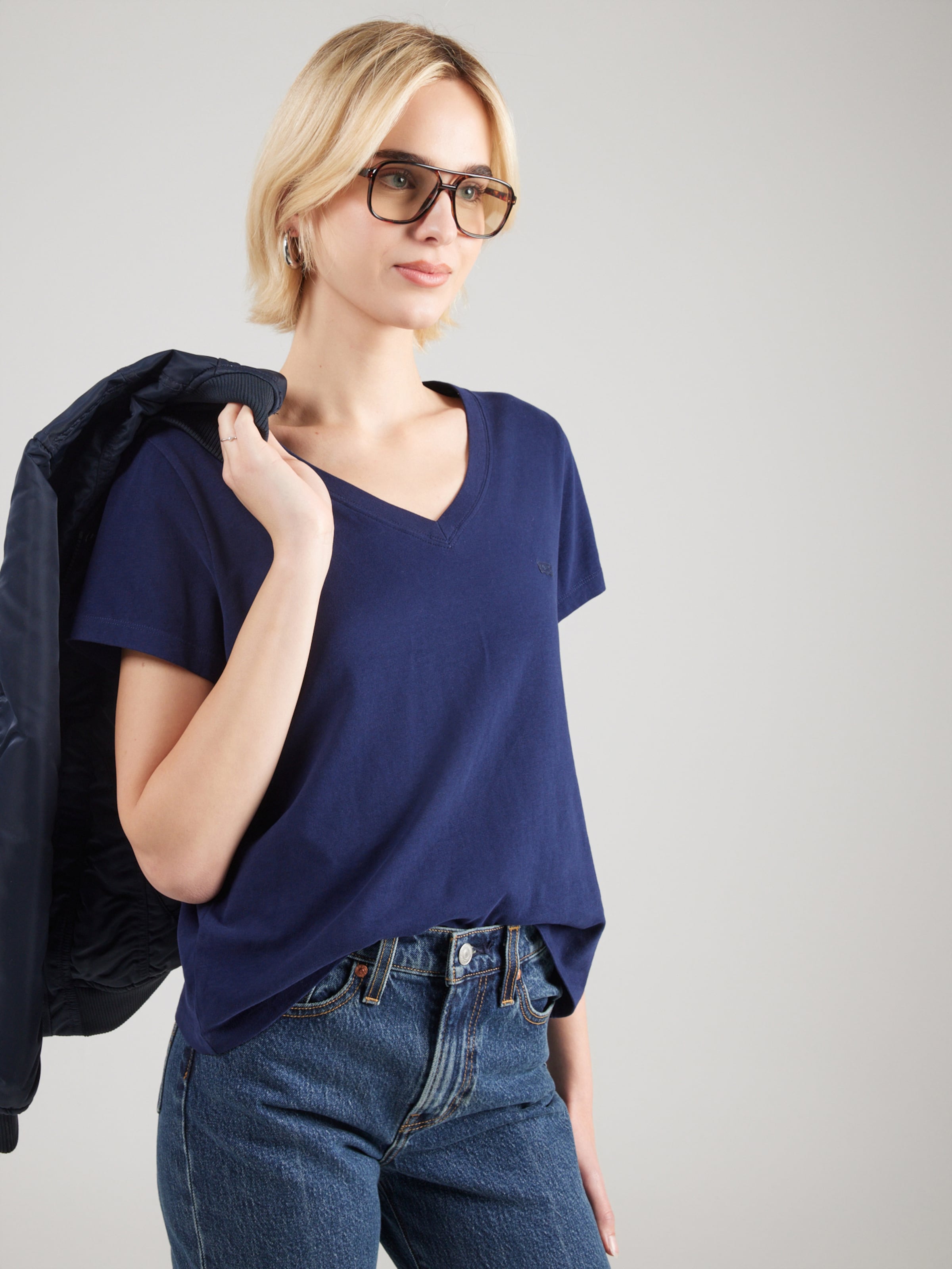 LEVI'S  Футболка 'Favorite Cotton V-Neck Tee' в синем цвете — фото 3