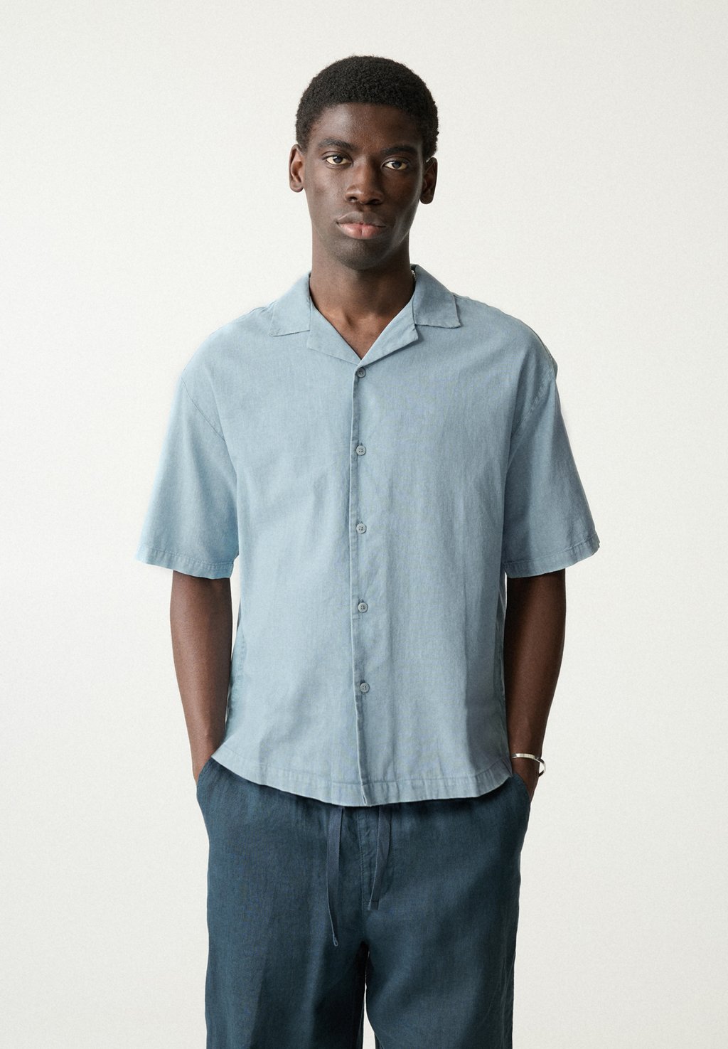 

Рубашка LINEN BLEND PULL&BEAR, светло-голубой