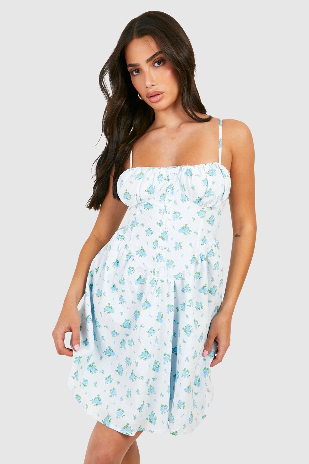 

Мини-платье Petite Ditsy с цветочным принтом и бретелями Milkmaid boohoo, синий