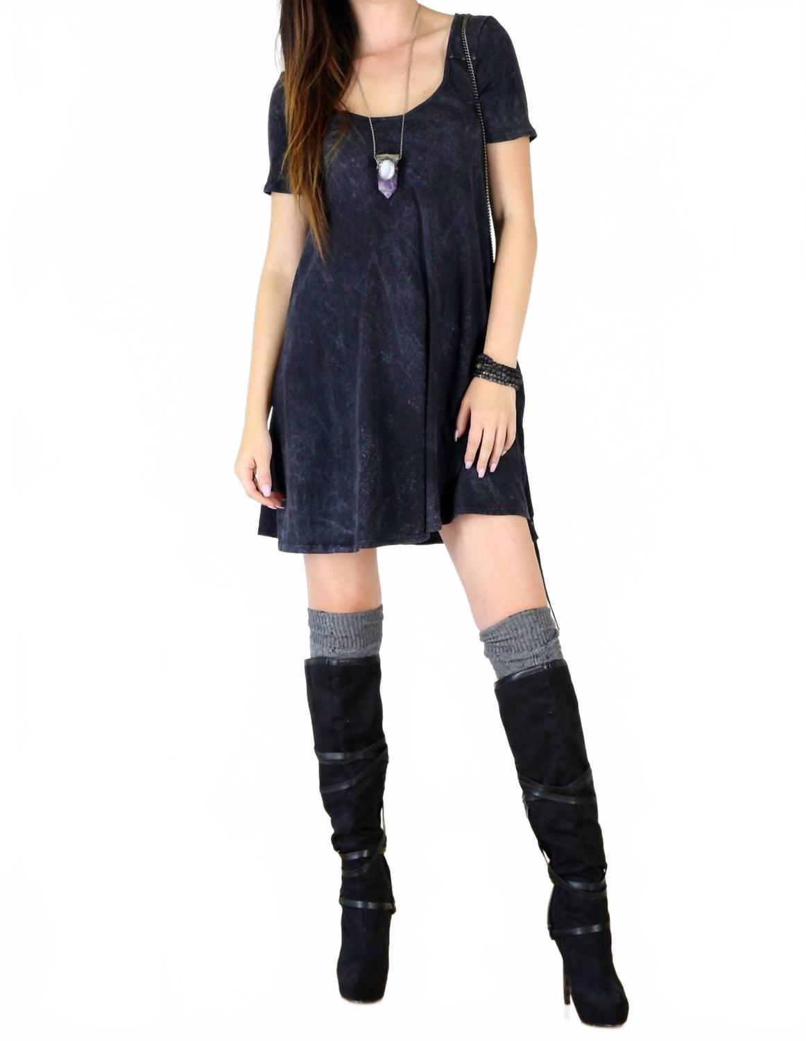 

Черное винтажное платье силуэта фит-энд-флэр с кислотной минеральной мойкой Tough Luv