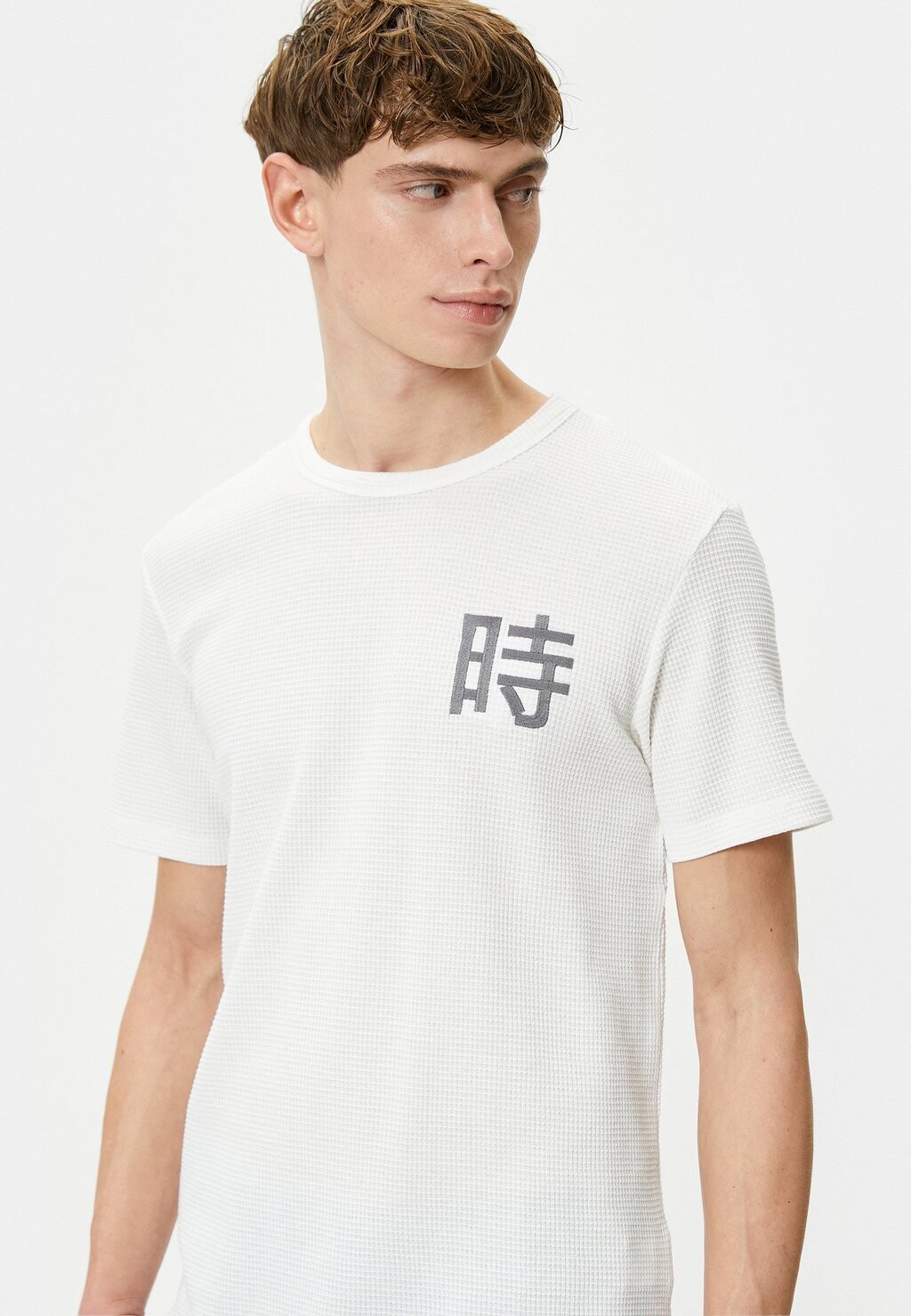

Футболка с принтом FAR EAST TEXTURED CREW NECK Koton, бежевый