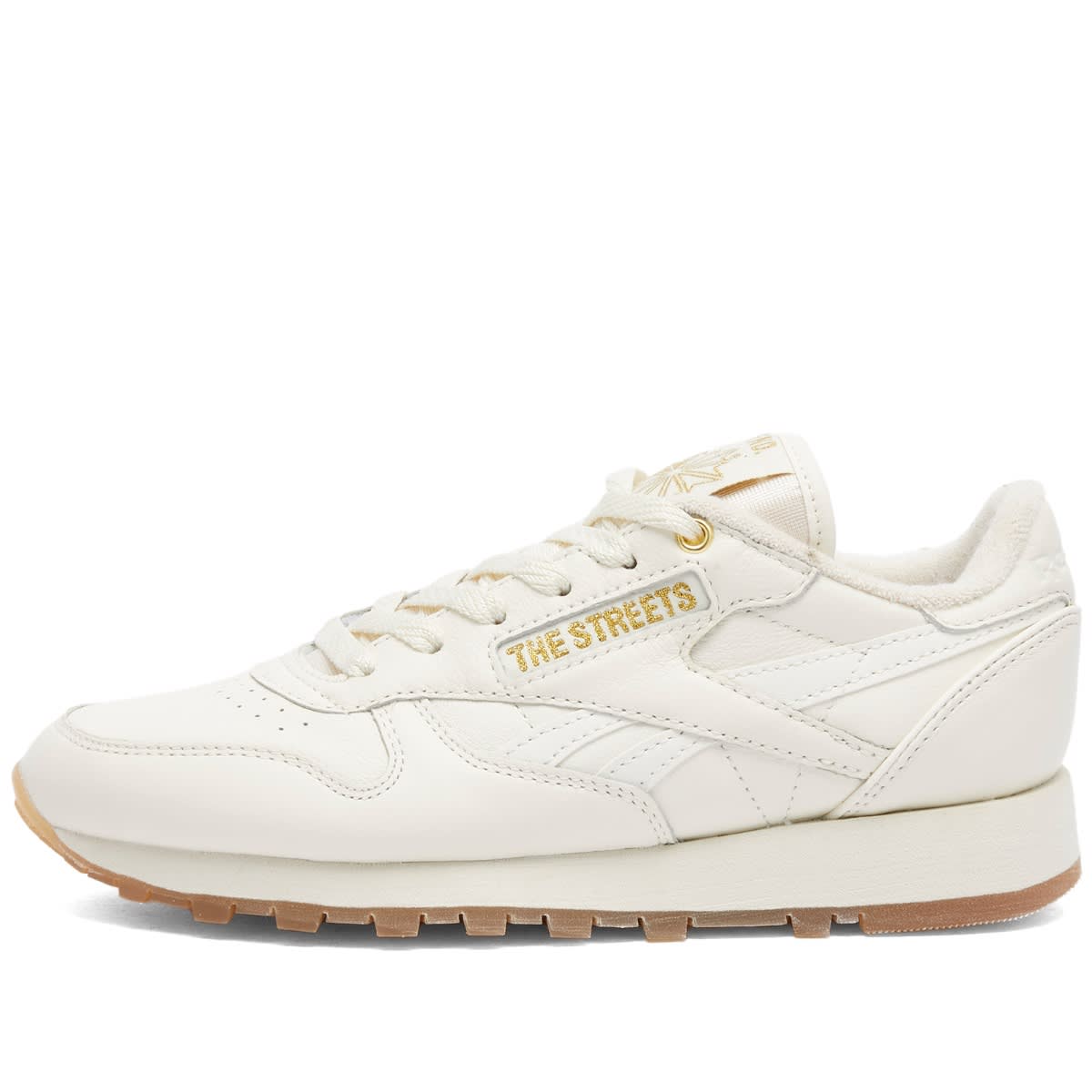 

Кроссовки Reebok X The Streets By End. Classic Leather, цвет Chalk, Black & Gold Metallic