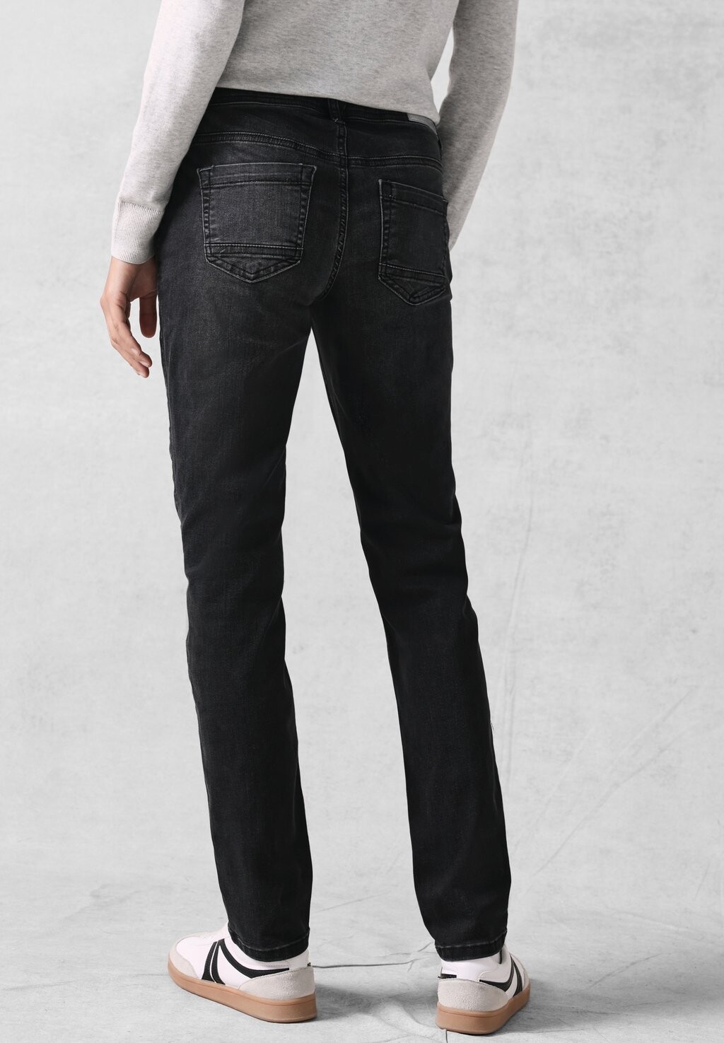 

Джинсы облегающего кроя IM CASUAL FIT Cecil, серый деним