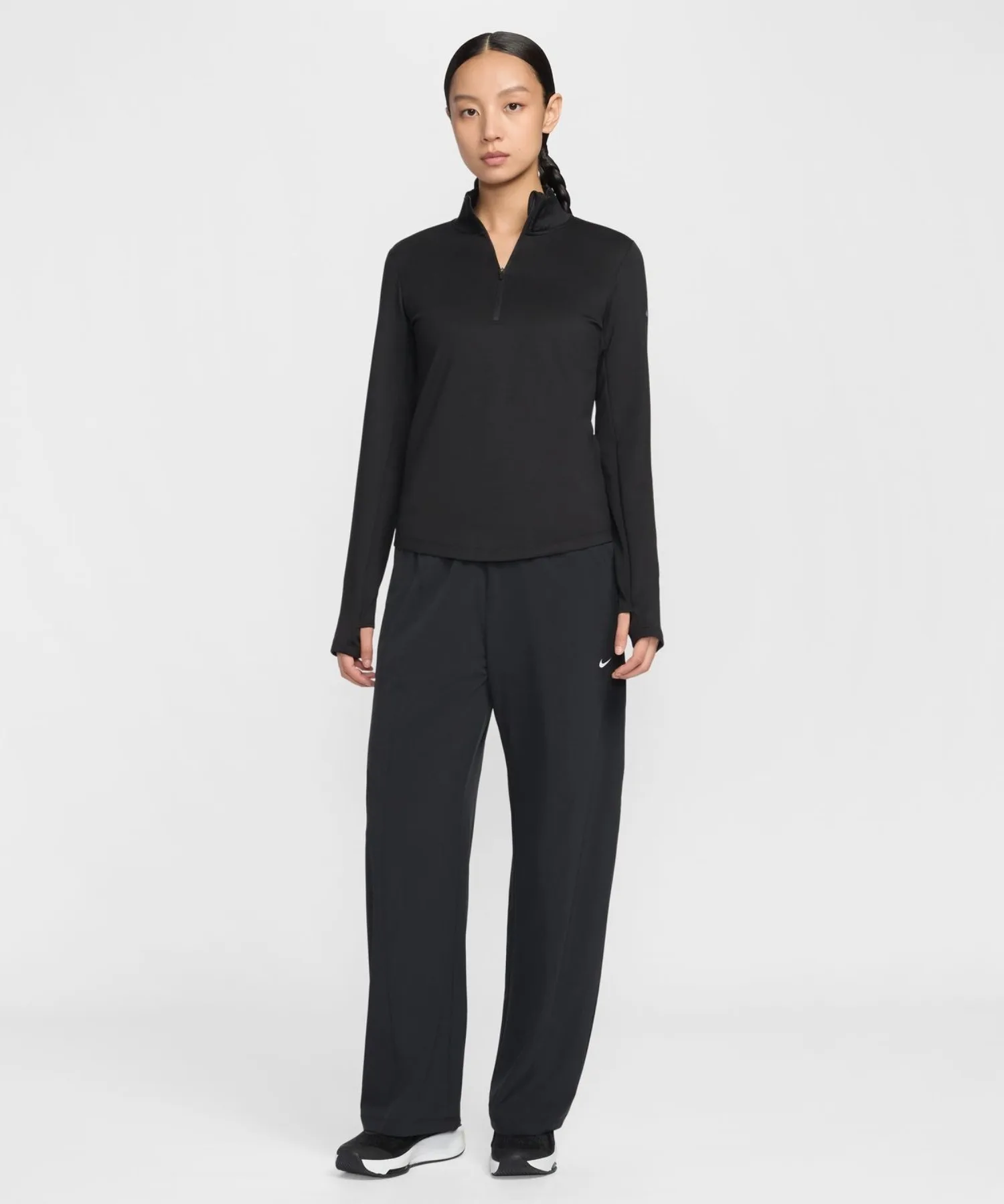 Женские брюки из легкой ткани Nike Dri-FIT One Woven Wide Leg SP черные — фото 3