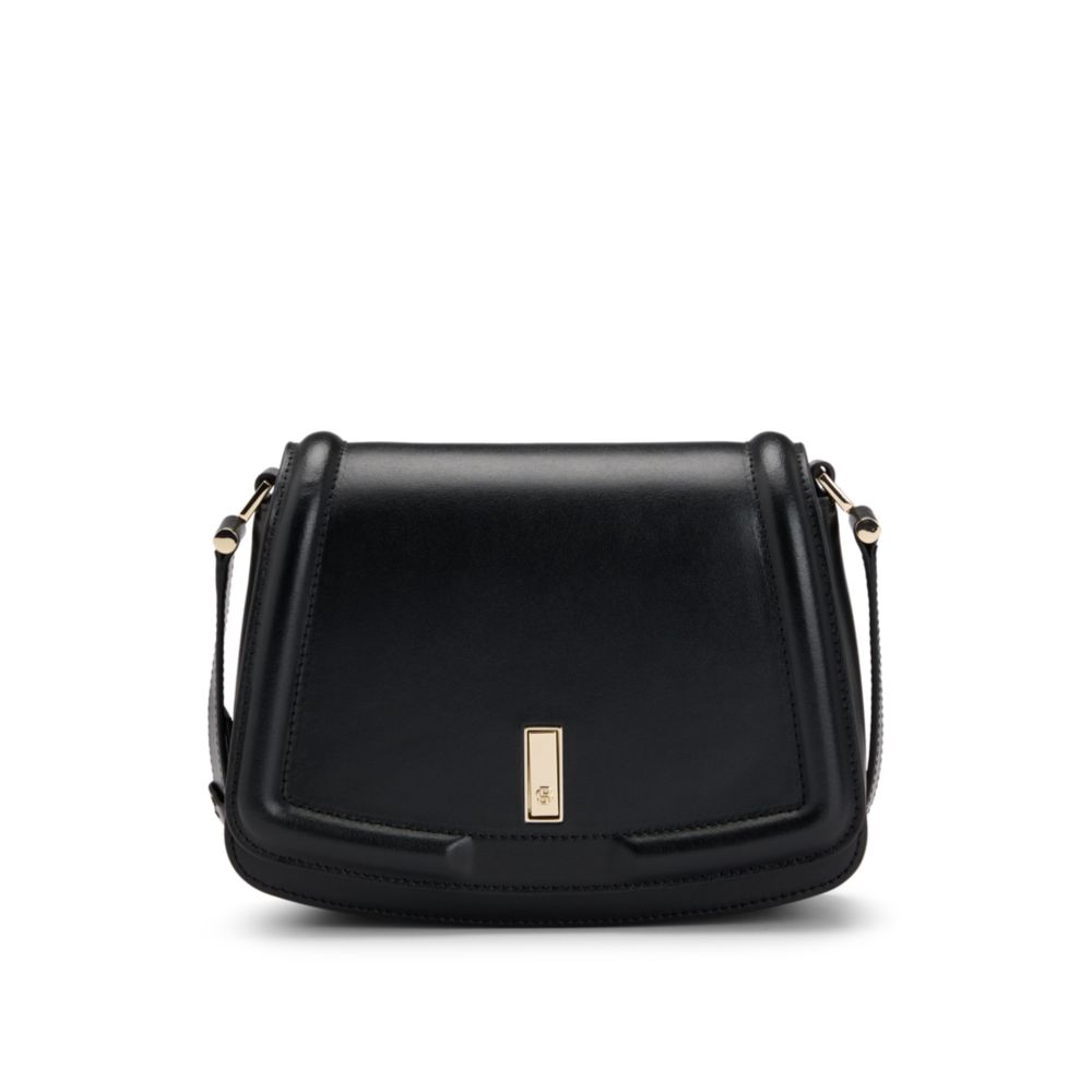 

Итальянская кожаная сумка-седло с фирменной фурнитурой BOSS, черный