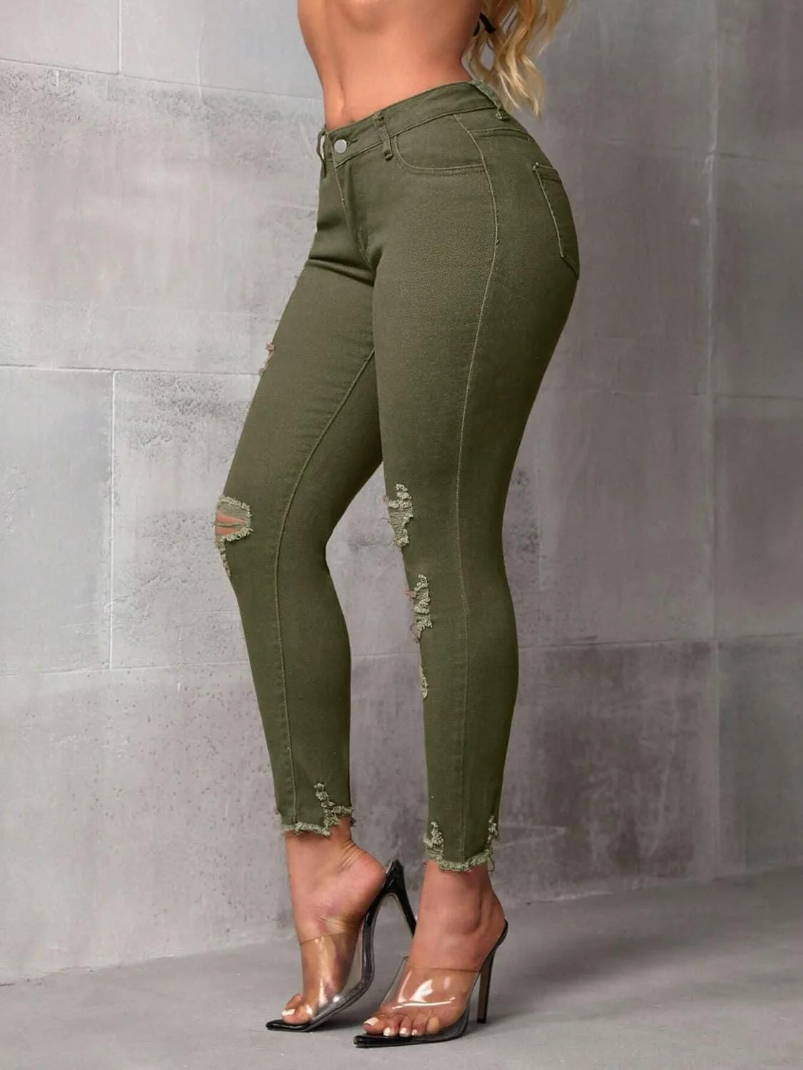 Женские классические джинсы с потертостями Slim Fit укороченные Generic, зеленый — фото 4