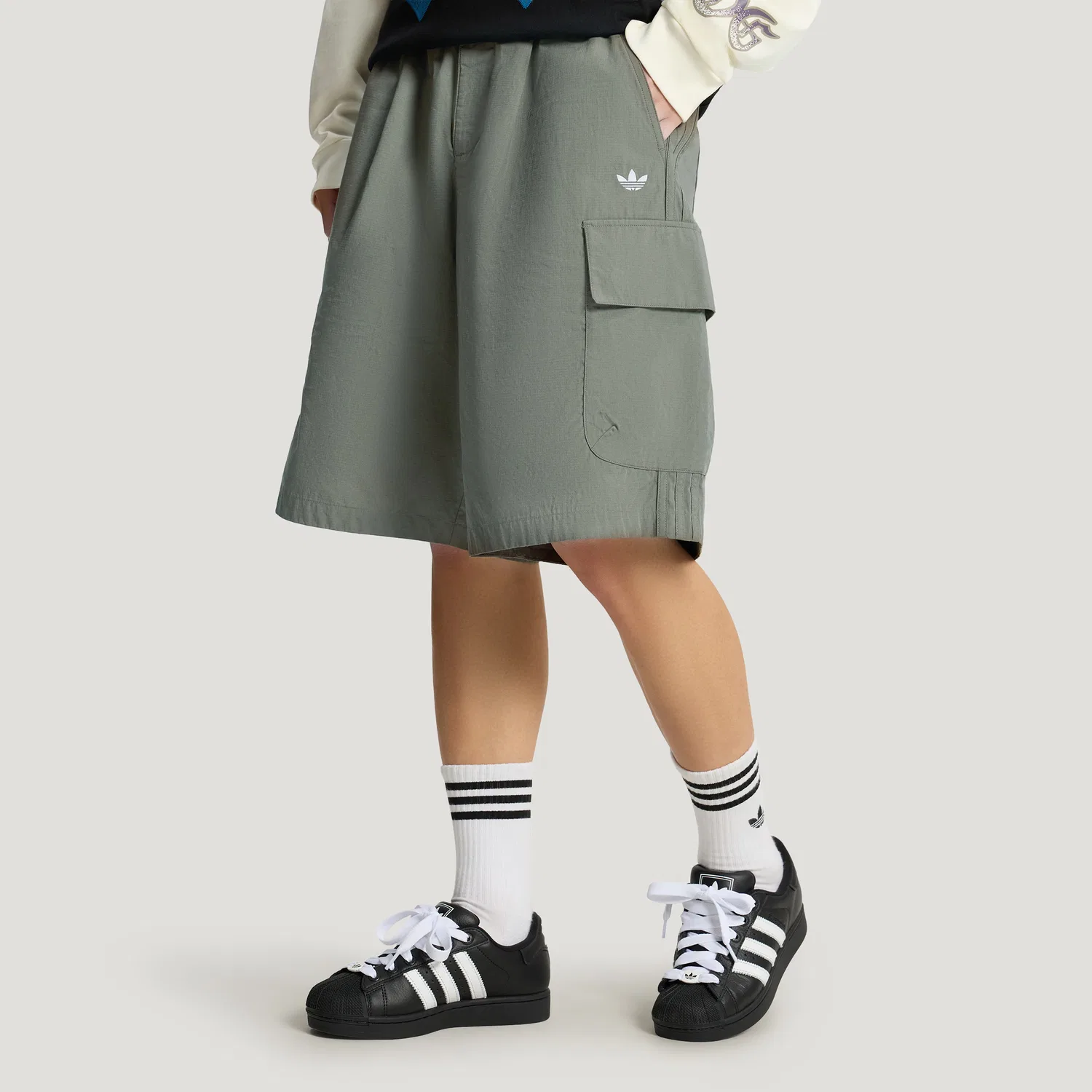 Мужские повседневные шорты OG M SHORT Adidas Originals, Strata Olive Green — фото 4