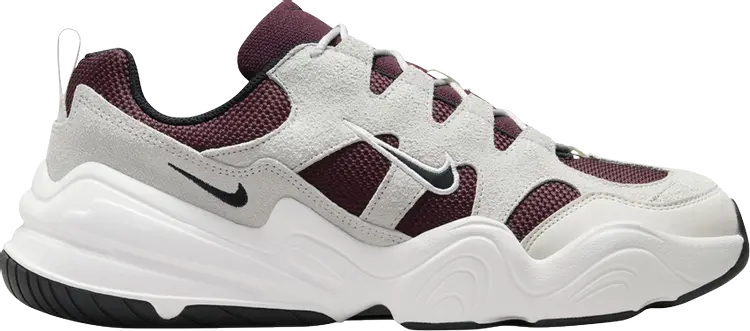 

Кроссовки Tech Hera 'Platinum Tint Burgundy Crush', красный