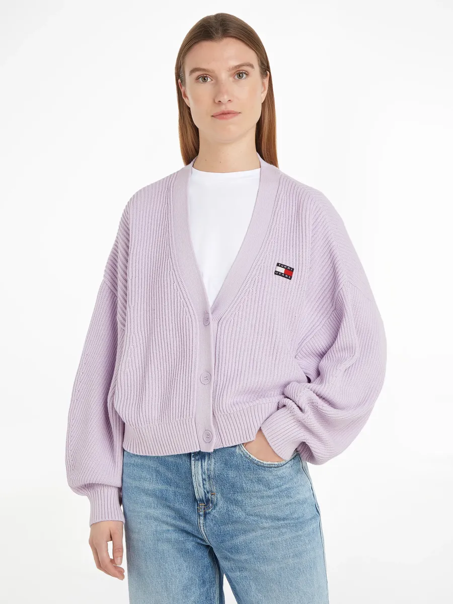 

Кардиган Tommy Jeans "TJW ESSENTIAL BADGE CARDIGAN" с нашивкой-логотипом, цвет Lavender Flower