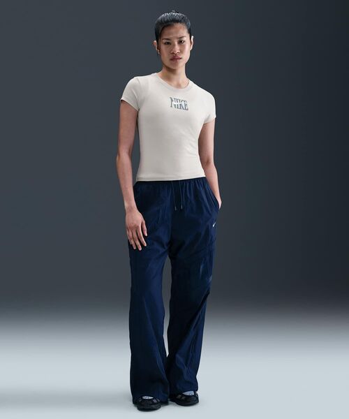 

Женская футболка с коротким рукавом, облегающая, с графическим принтом NIKE Sportswear, светло-коричневый