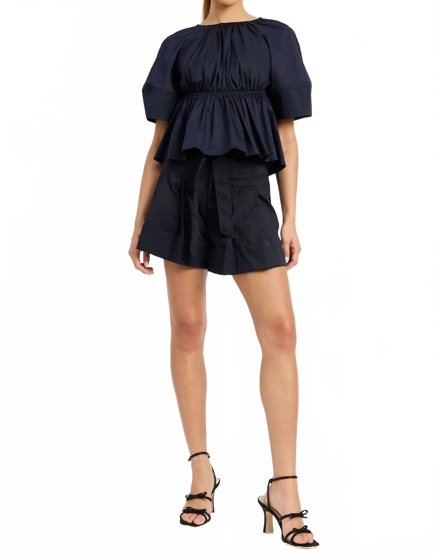 

Мелодия Шорты с поясом в темно-синем En Saison