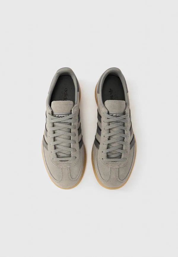 Специальные кроссовки для гандбола j Adidas Originals, Grey/Gum — фото 4