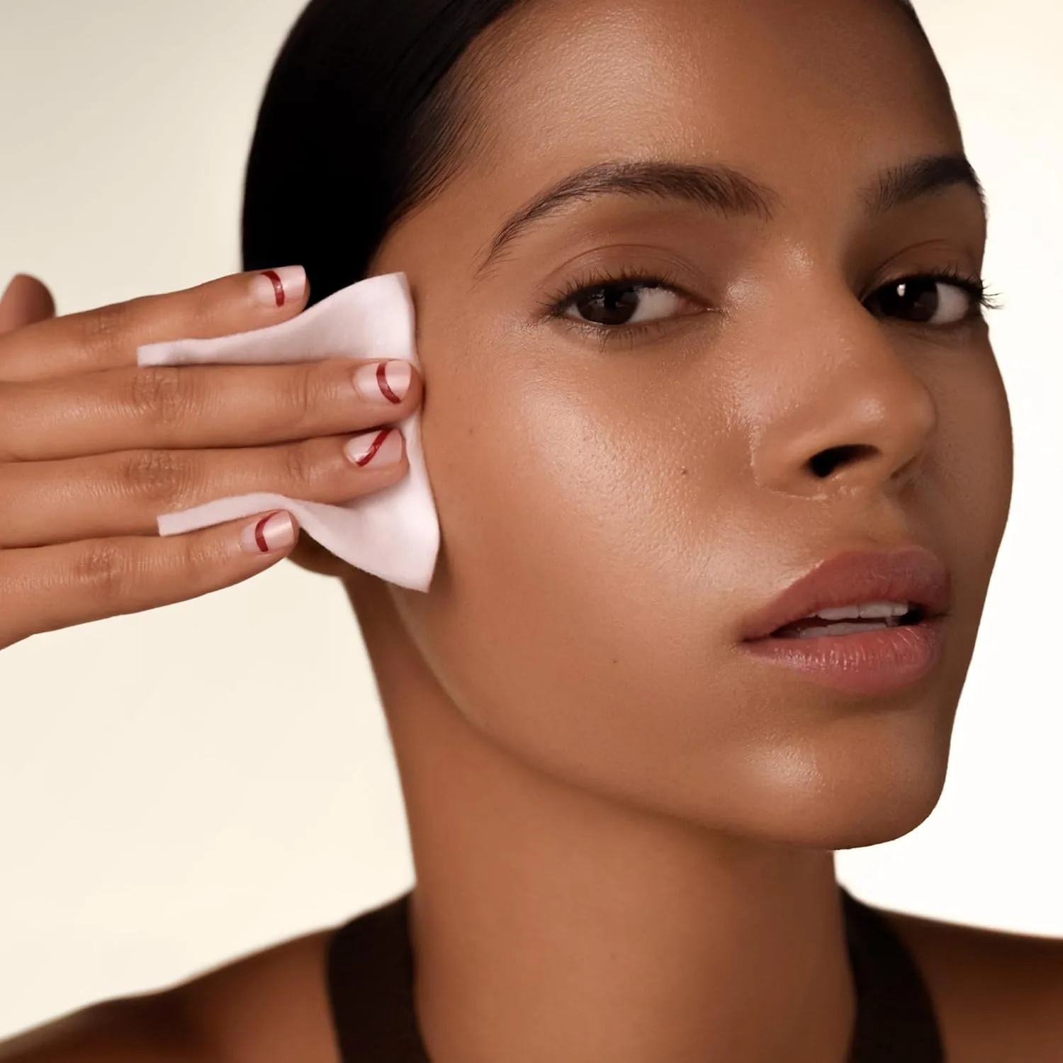 Shiseido Treatment Softener (150 мл) + ватные диски для лица (165 штук) - балансирует и увлажняет для гладкой и утонченной кожи, для нормальной и комбинированной до жирной — фото 4
