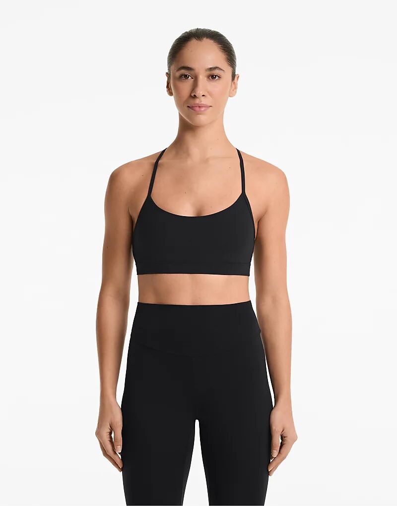 

Спортивный бюстгальтер Oysho Light Support Comfortlux с чашками черного цвета