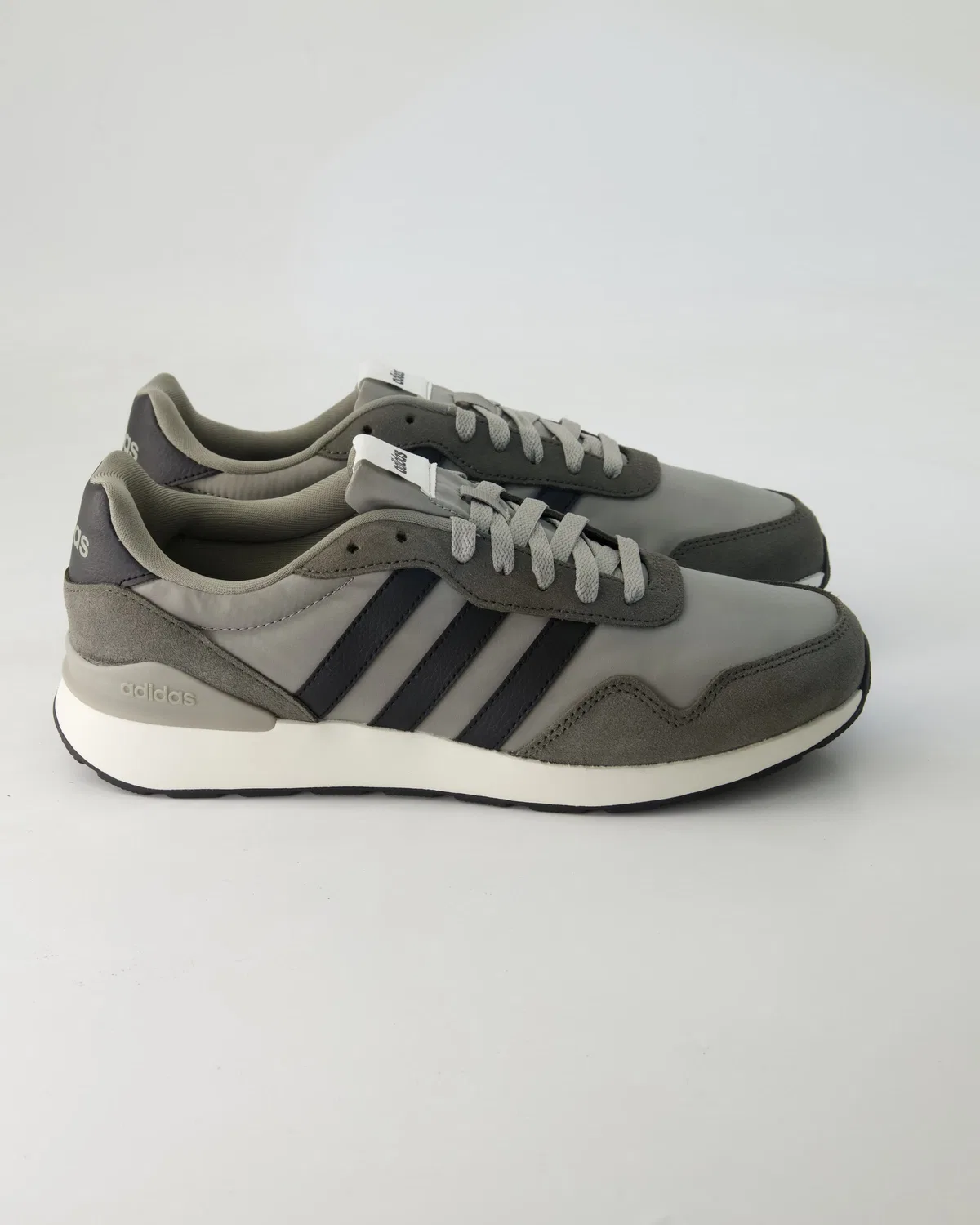 Кроссовки низкие кожаные Adidas, серый — фото 2