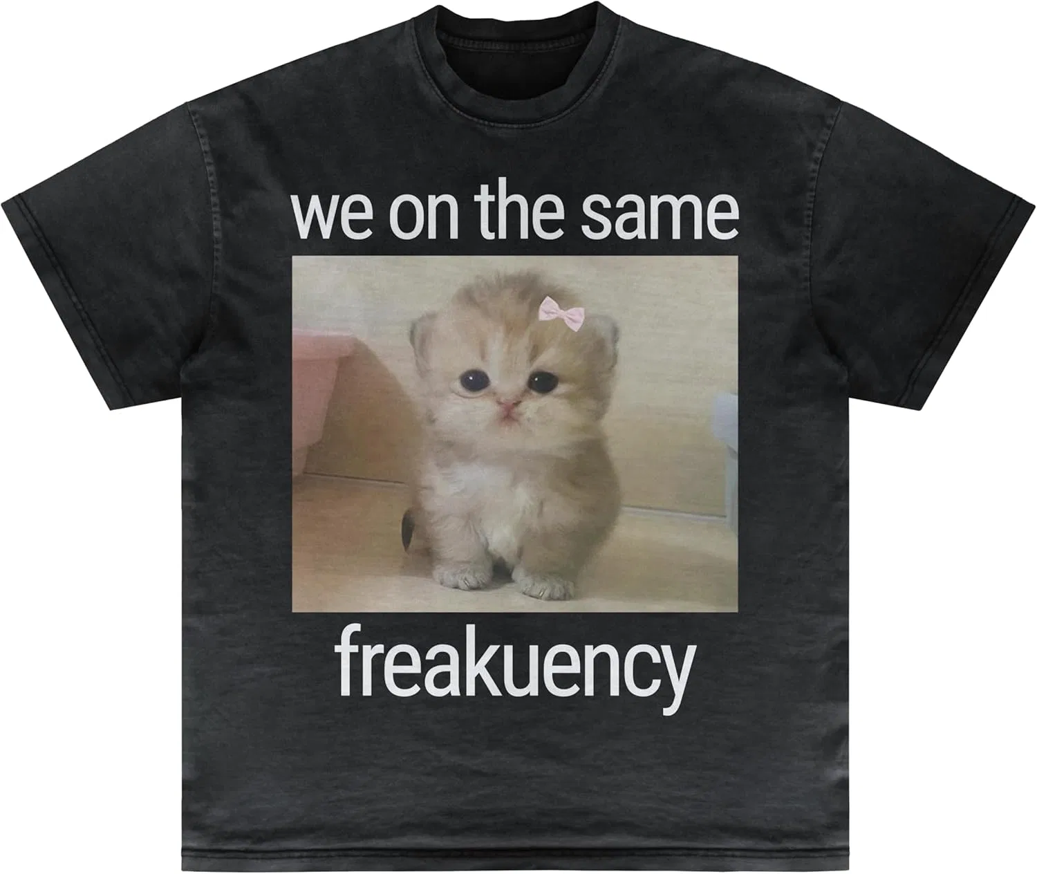 Футболка We On The Same Freakuency Cat Meme, Goofy Ahh Brainrot Weird Cotton GENERIC, черный