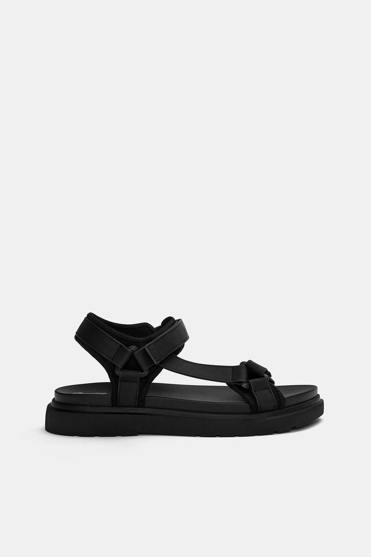 

Сандалии с ремешками Pull And Bear, черный
