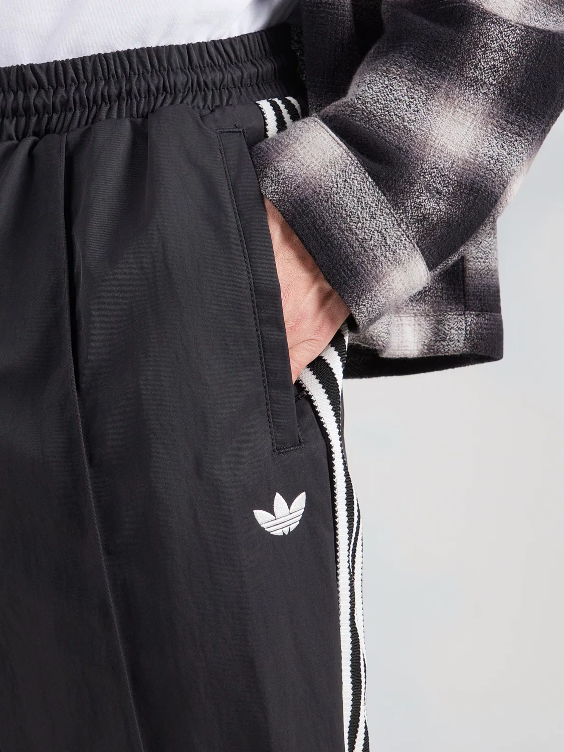 Брюки Adidas Originals свободного кроя BRITCORE черного цвета — фото 2