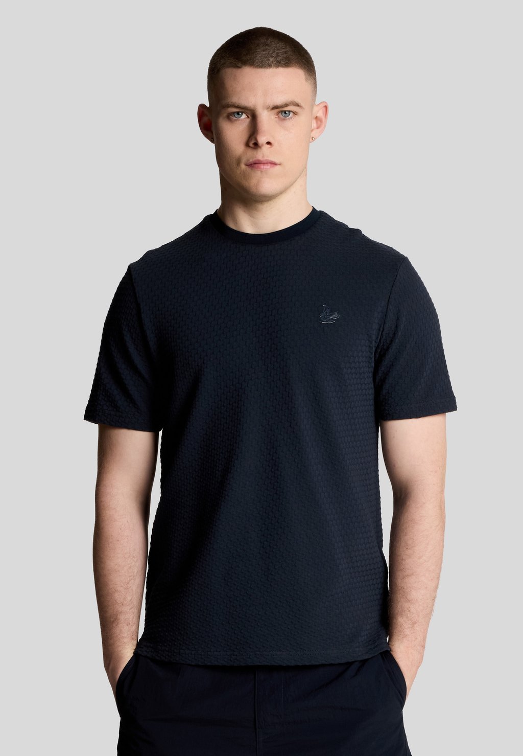 

Базовая футболка SOVEREIGN Lyle & Scott, синий