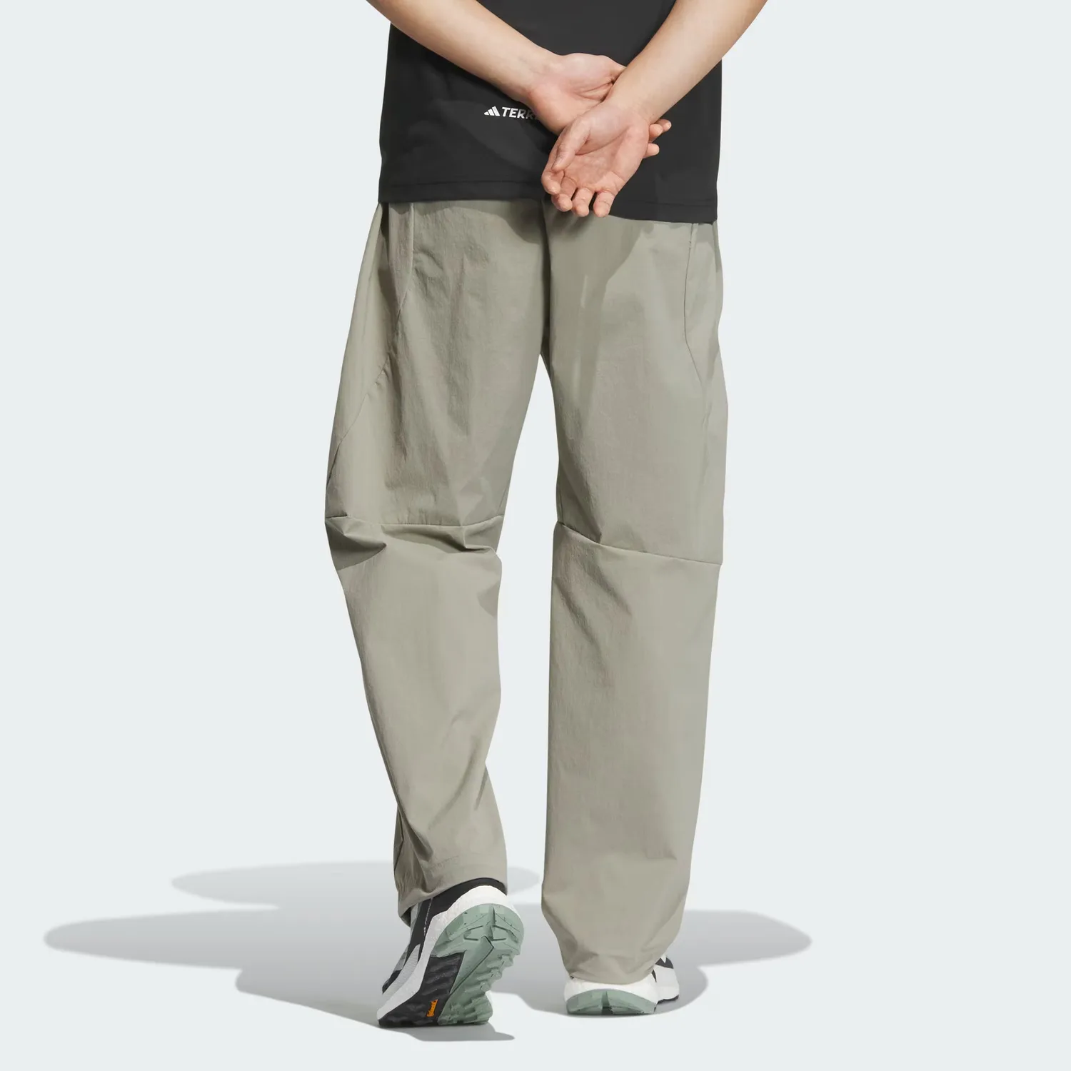 Adidas Штаны National Geographic Dwr Pants Knitted Sweatpants мужские Pebble Silver Gray — фото 3