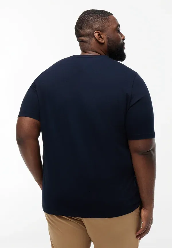 Футболка Tommy Hilfiger Bt script stack tee b brand love basic t-shirt, пустынное небо — фото 3