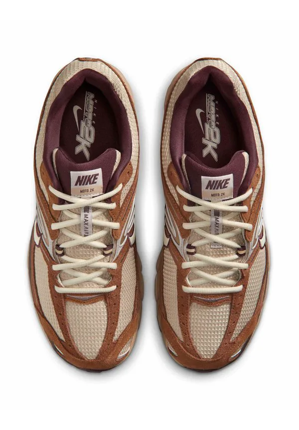 Кроссовки air max moto 2k xmfw Nike Sportswear, Lt British Tan/Coconut Milk Cream Ii Linen Mink Brown Burgundy Crush — фото 3