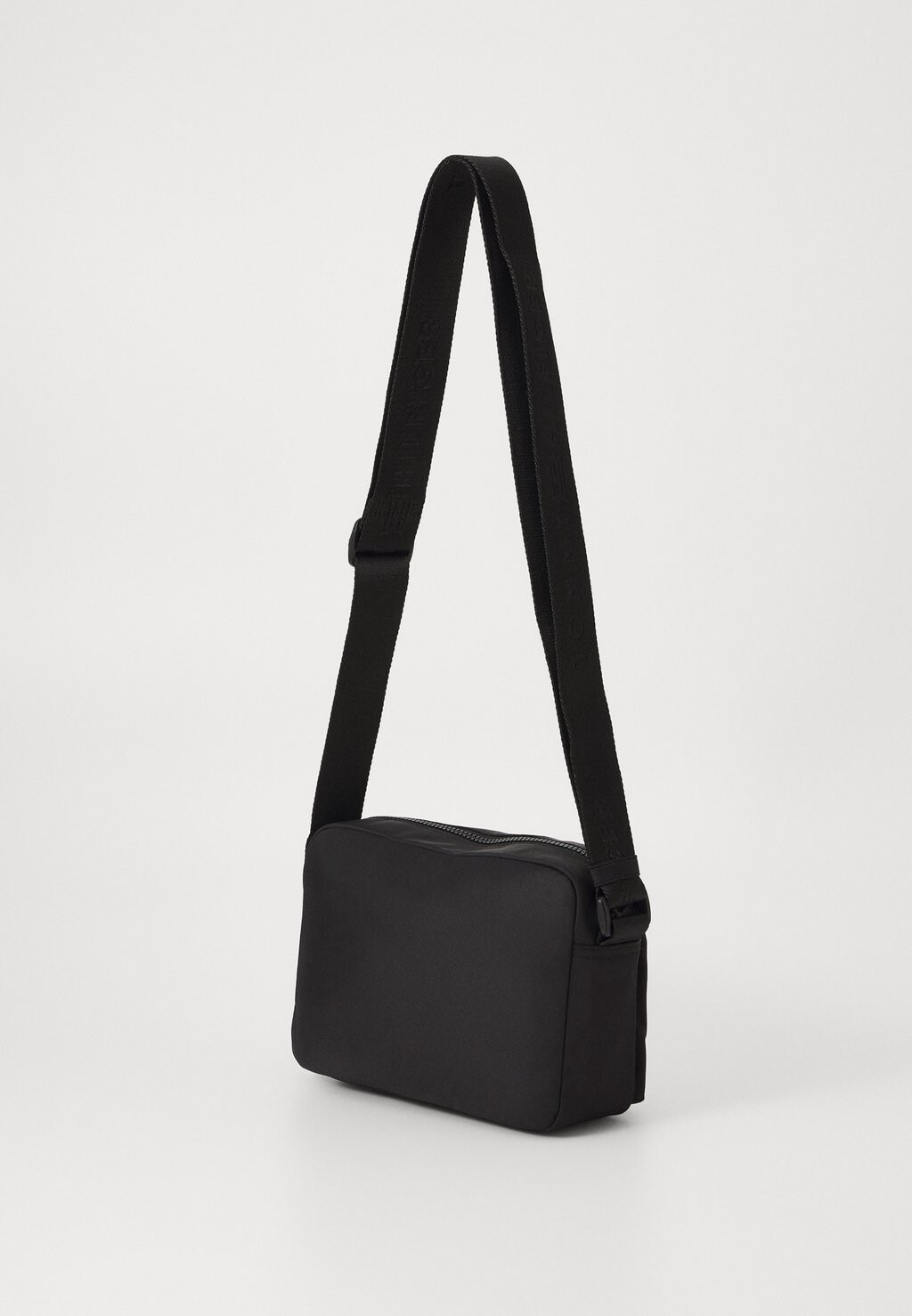 

Сумка через плечо REPREVE REPORTER UNISEX Tommy Hilfiger, черный