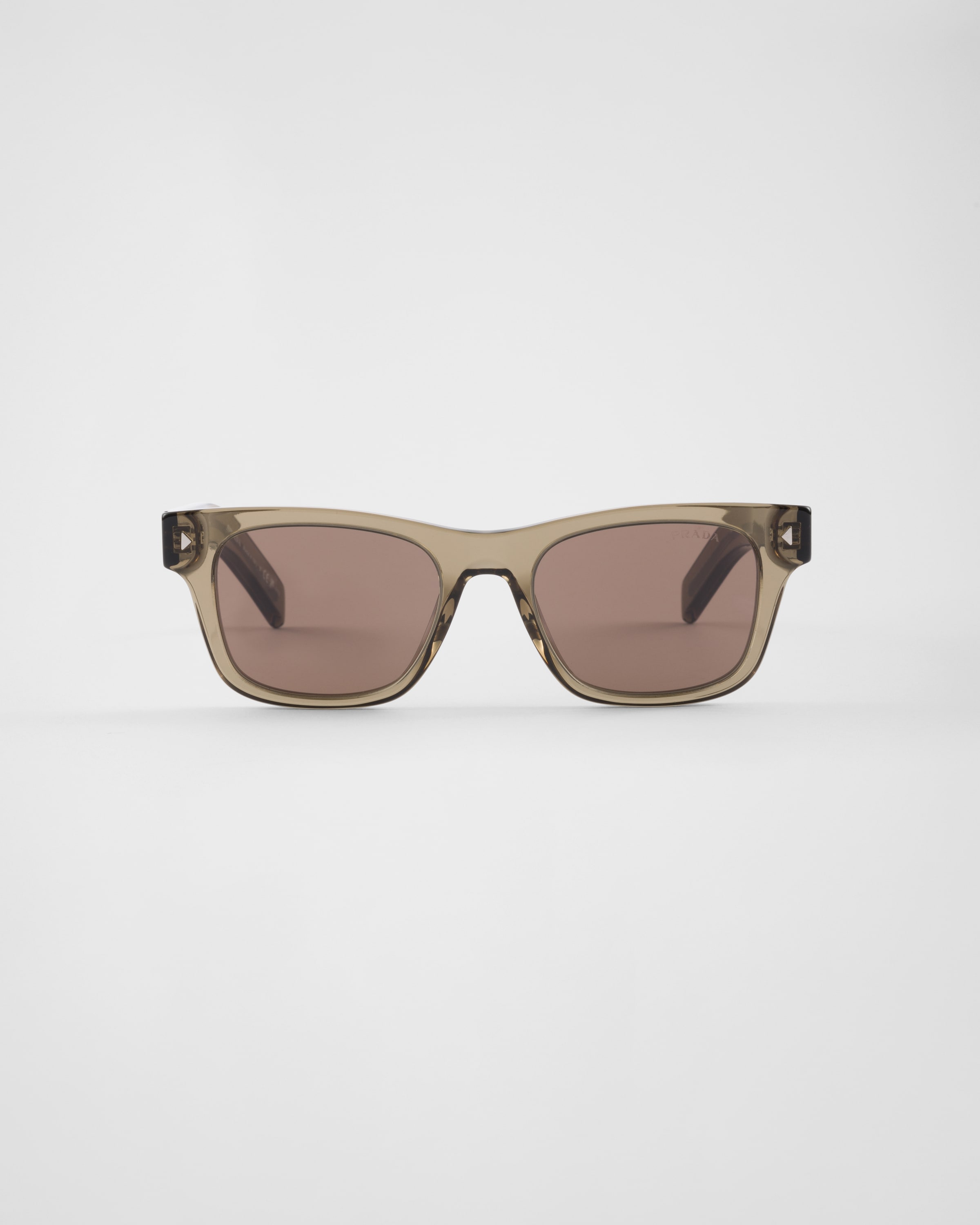 

Солнцезащитные очки с культовой металлической табличкой Prada, коричневый