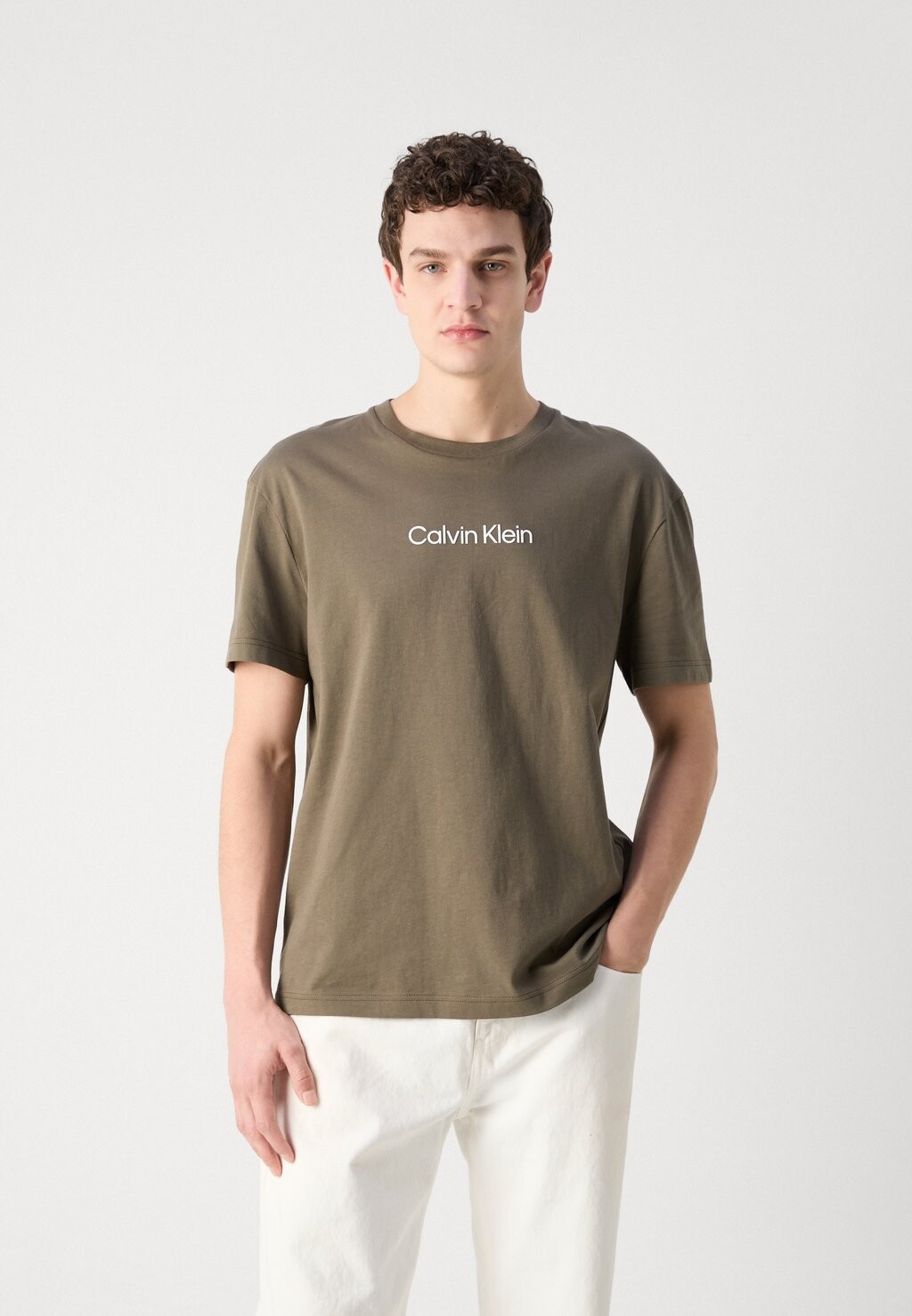 

Базовая футболка HERO LOGO COMFORT Calvin Klein, коричневый