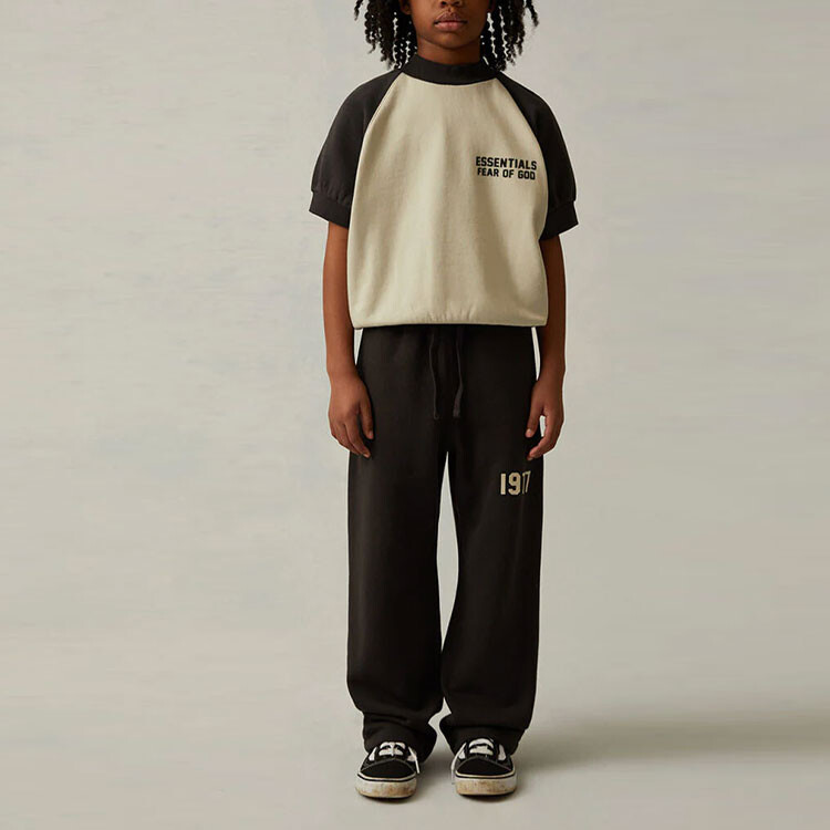 Детские трикотажные спортивные штаны Fear Of God Essentials, цвет Black Iron — фото 2
