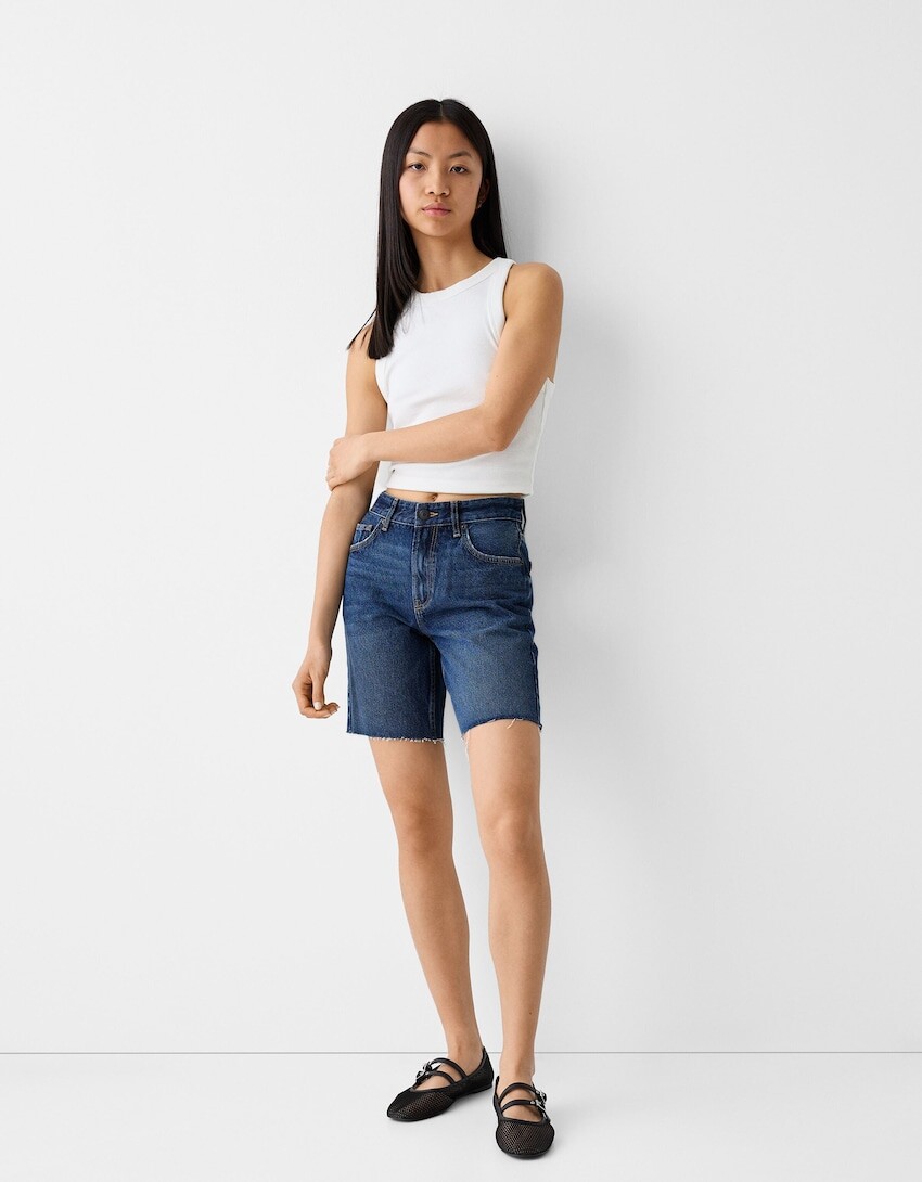 

Джинсовые шорты-бермуды Bershka, синий