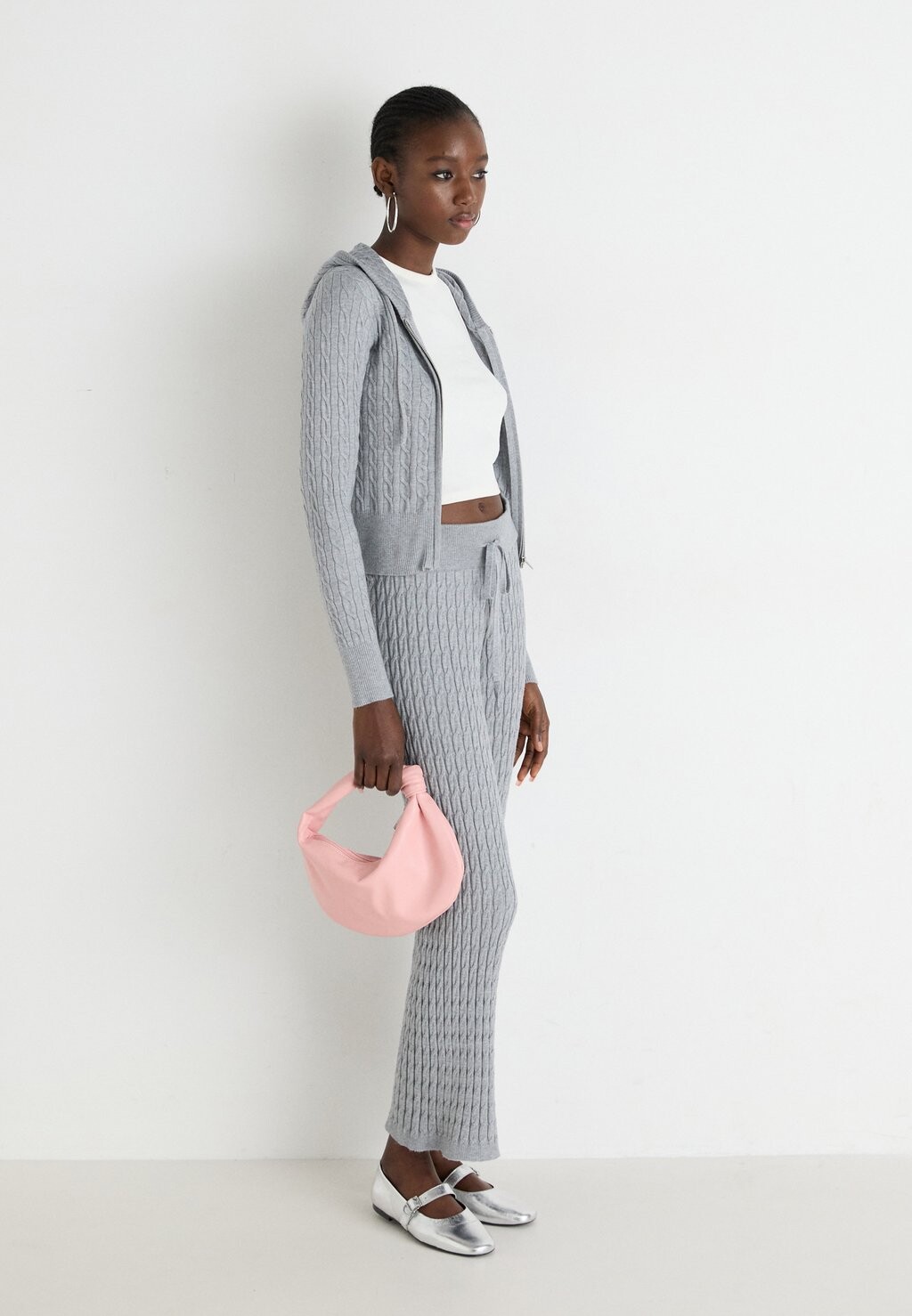 

Брюки CABLE TROUSERS Gina Tricot, серый