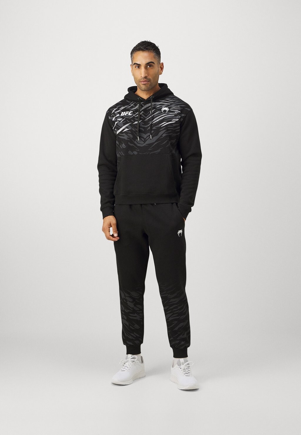 

Толстовка с капюшоном UFC AUTHENTIC FIGHT NIGHT REPLICA MENS HOODIES Venum, черный