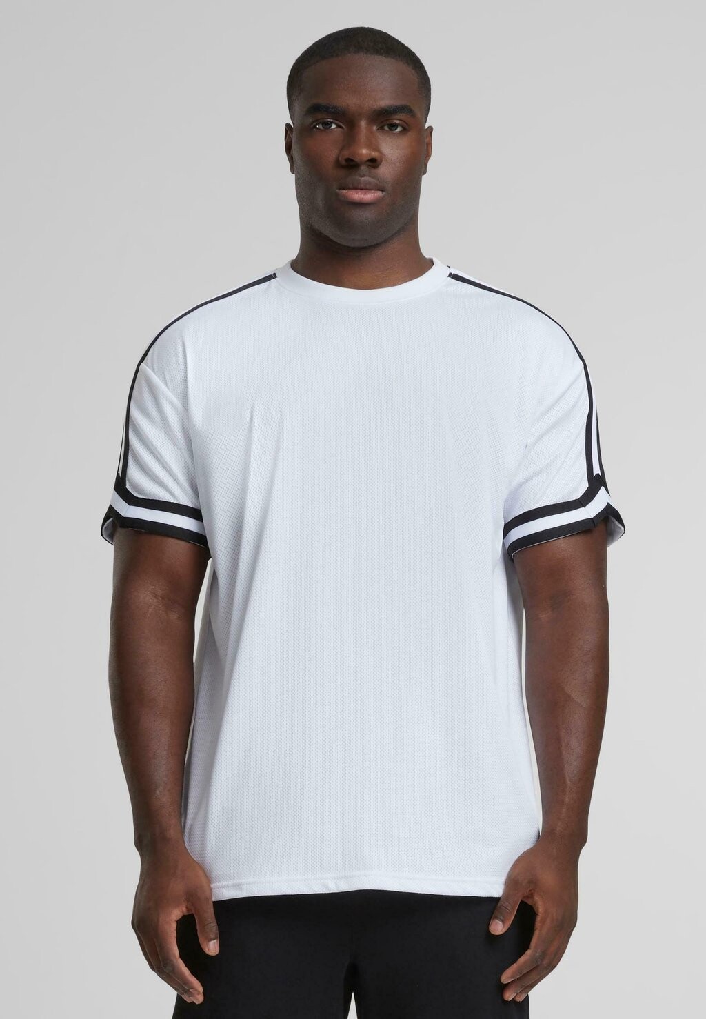 

Футболки с принтом STRIPES TEE Urban Classics, белый