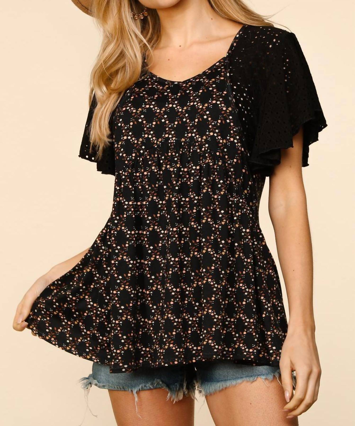 

Футболка-блузка Flutter Merrow в черном цвете Sugarfox