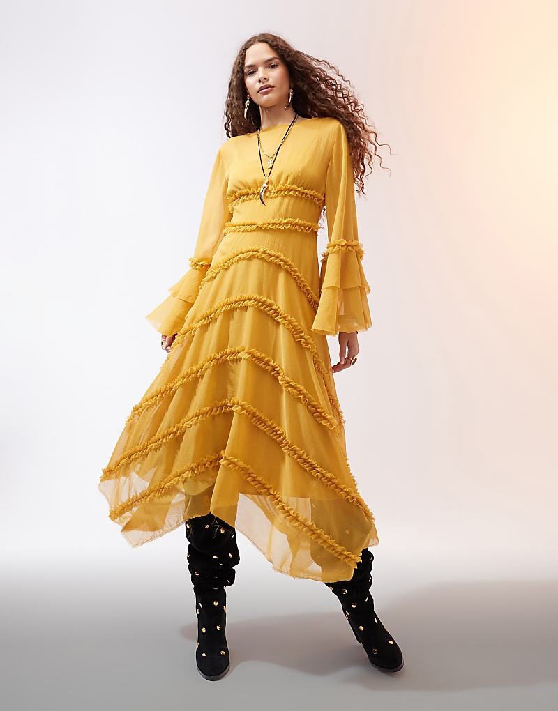

Платье цвета охры с глубоким подолом, рюшами и объемными рукавами ASOS DESIGN