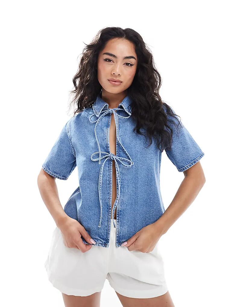 

Джинсовый топ с короткими рукавами и завязкой спереди ASOS DESIGN, средне-голубой